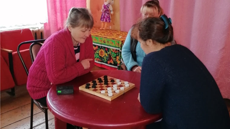 В Крымзарайкинском СДК 27 октября состоялось очередное соревнование по шашкам «Забавные шашки»