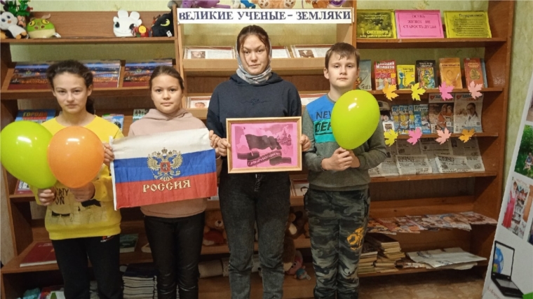 В Крымзарайкинской сельской библиотеке провели исторический час «В дружбе народов – единство России»