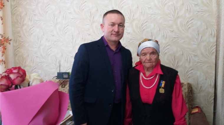 90-летний юбилей отметила ветеран образования А.М. Хадарова
