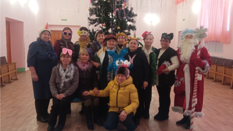 Новогодние посиделки «Не опять, а с НОВЫМ» в Кировском ЦСДК