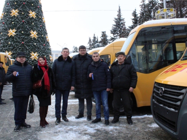 Ядринский район получил четыре новых школьных автобуса