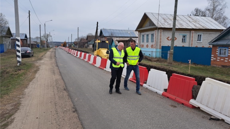 В Ядринскому муниципальном округе продолжается капитальный ремонт автомобильной дороги «Никольское-Ядрин-Калинино»