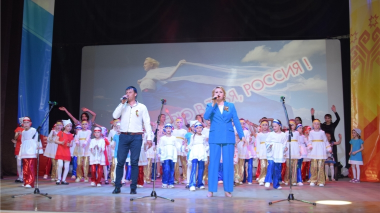Театрализованный праздничный концерт «Победный май!», посвящённый 78-ой годовщине Победы в Великой Отечественной войне, прошел в концертном зале районного Дома культуры.