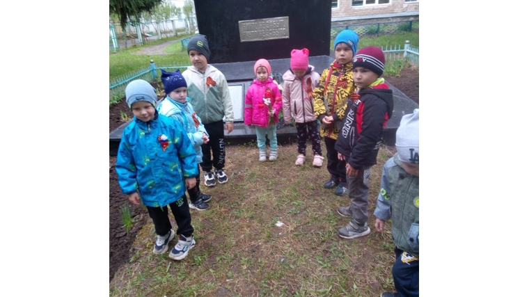 Ребята посетили памятник воинам-землякам, погибшим в годы Великой Отечественной войны