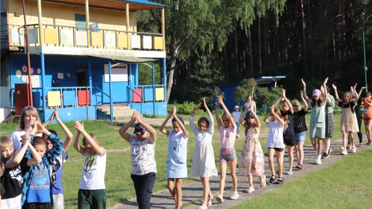 В детском оздоровительном лагере «Янтарный» открылась первая смена.