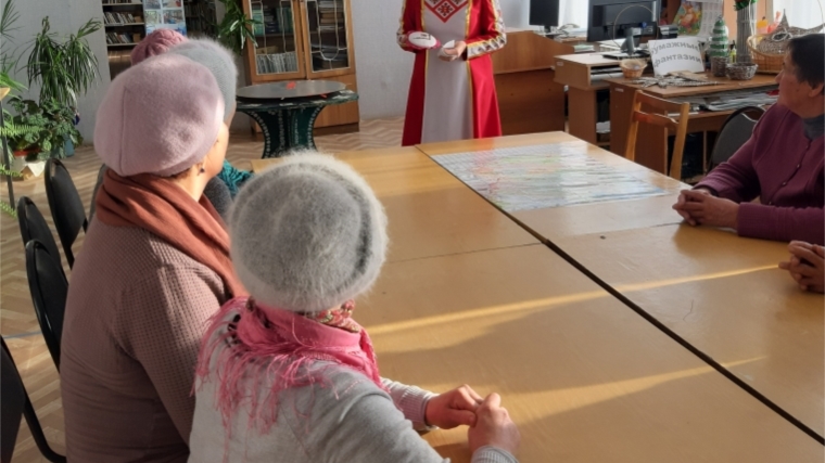 В рамках акции «Волшебство чувашской вышивки» в Шумшевашской сельской библиотеке работала творческая мастерская «Мастерство рук»
