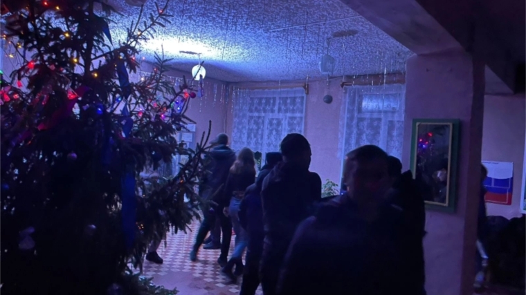 В Вотланском СДК провели рождественскую дискотеку для молодежи «Настроение- Во!»