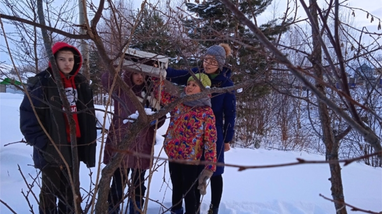 В Крымзарайкинском СДК с детьми провели акцию “Покормите птиц зимой!“