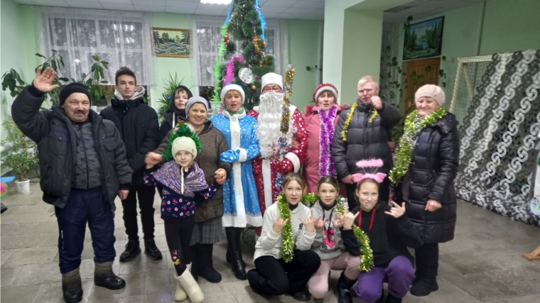В Карачуринском СДК провели новогодний хоровод "Радости Нового года!"