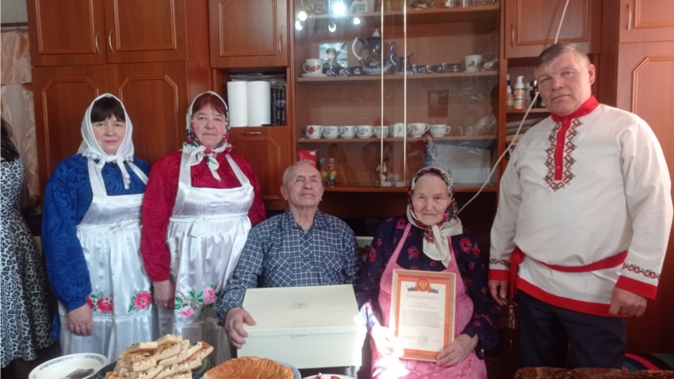 Бриллиантовую свадьбу -60 лет совместной жизни отметили супруги из деревни Асаново Чижиковы Николай Иванович и Мира Евсеева.