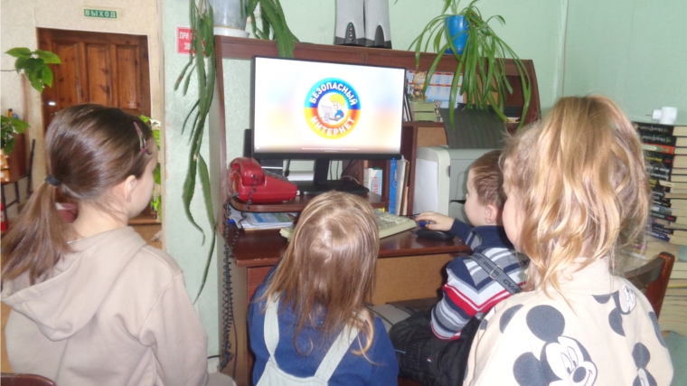 В Вурманкасинской сельской библиотеке был проведен библиотечный урок «Компьютер, безопасность и дети».
