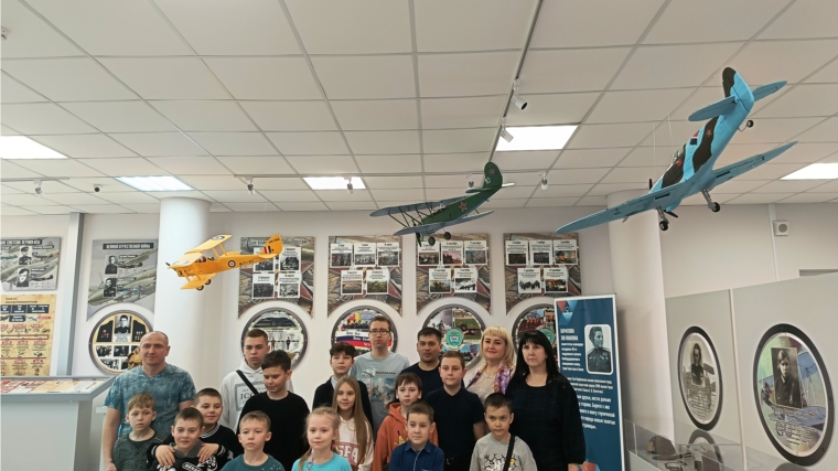 Дети сотрудников Чувашского ЛО МВД России на транспорте побывали в гостях