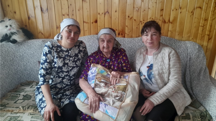 90-летний юбилей отметила жительница деревни Татарские Шуруты Алимова Минисейде Садриевна