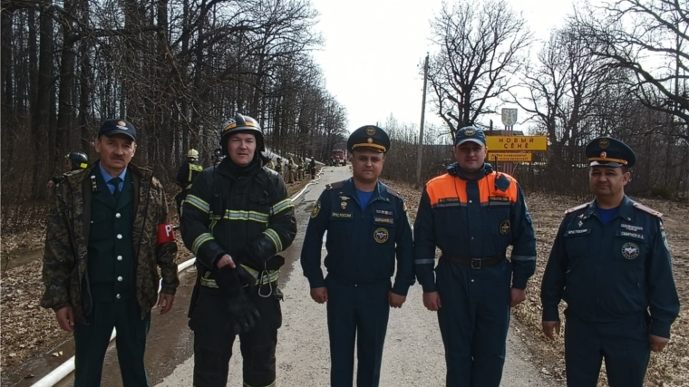 Тактико-специальные учения по тушению лесного пожара прошли на территории Канашского лесничества
