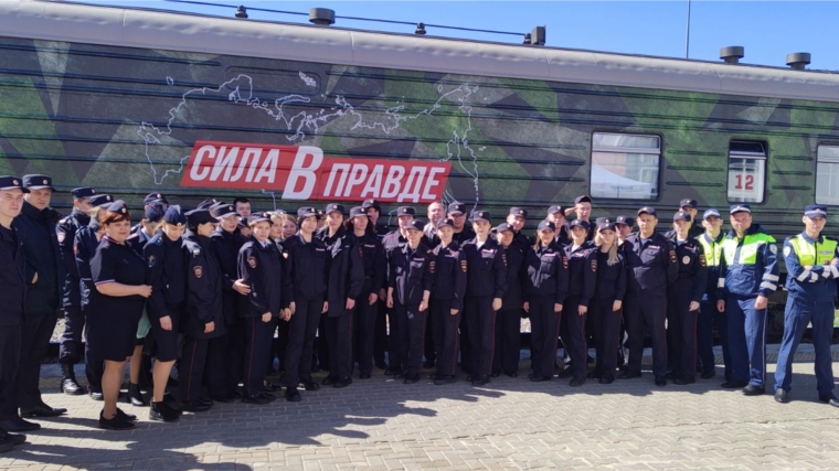 В Йошкар-Оле транспортные полицейские обеспечили безопасность граждан во время встречи поезда Министерства обороны Российской Федерации «Сила в Правде