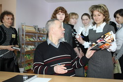 читателям – автографы в Еметкинской модельной библиотеке Козловского района