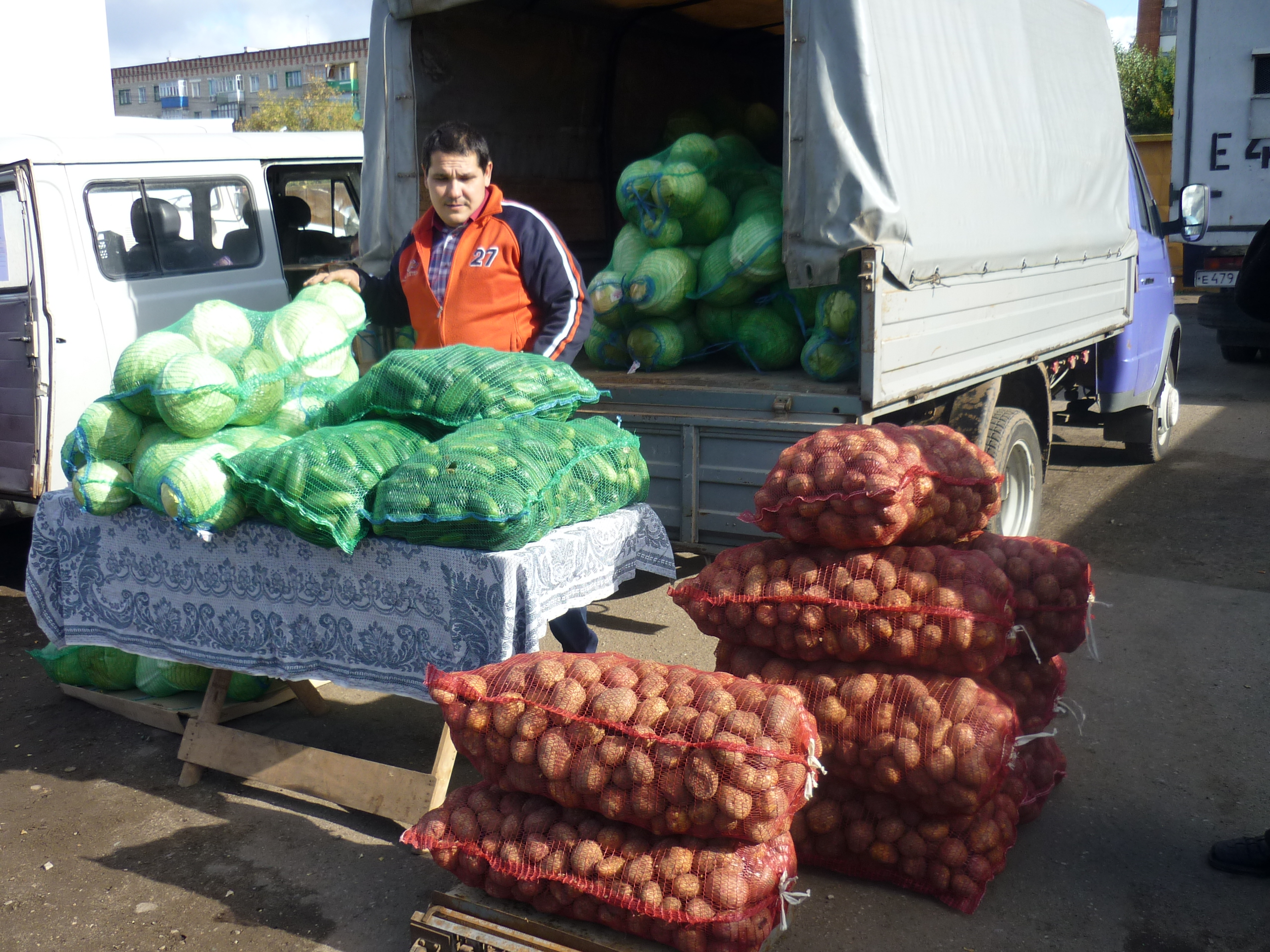 09:59 Сельхозярмарки продолжаются: на территории Ленинского района г. Чебоксары за прошедшую неделю продано 99 тонн продукции на сумму 789.746 рублей