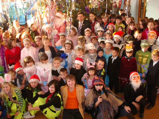      10:36 Студенты Чебоксарского кооперативного института подарили новогоднюю сказку для детей из малообеспеченных семей и для детей-сирот