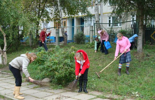Учащиеся школы № 50 хотят сделать чище школьный двор