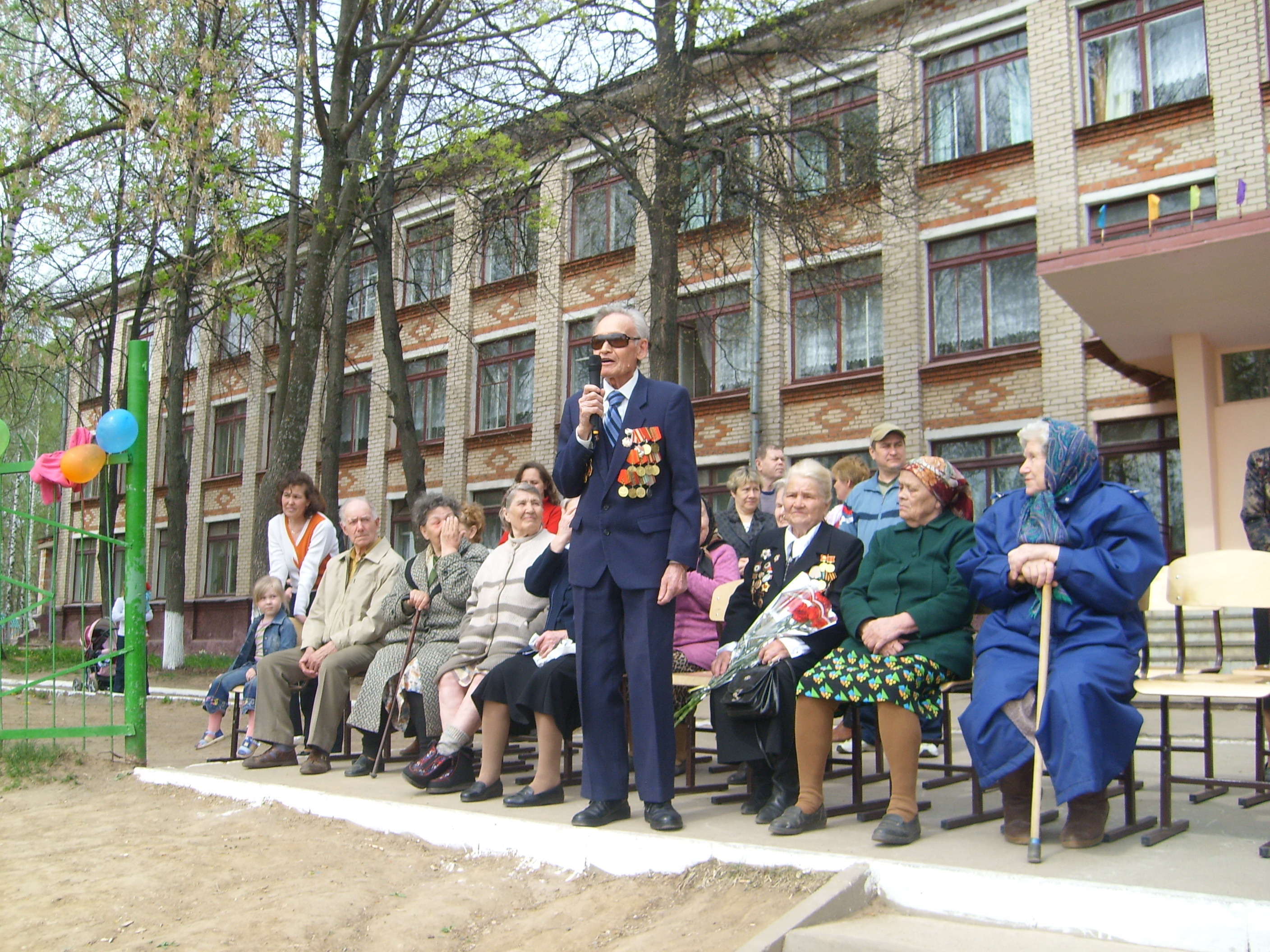 Военно-спортивным парадом и праздничным концертом поздравили ветеранов в ТОС «Уруковский» 
