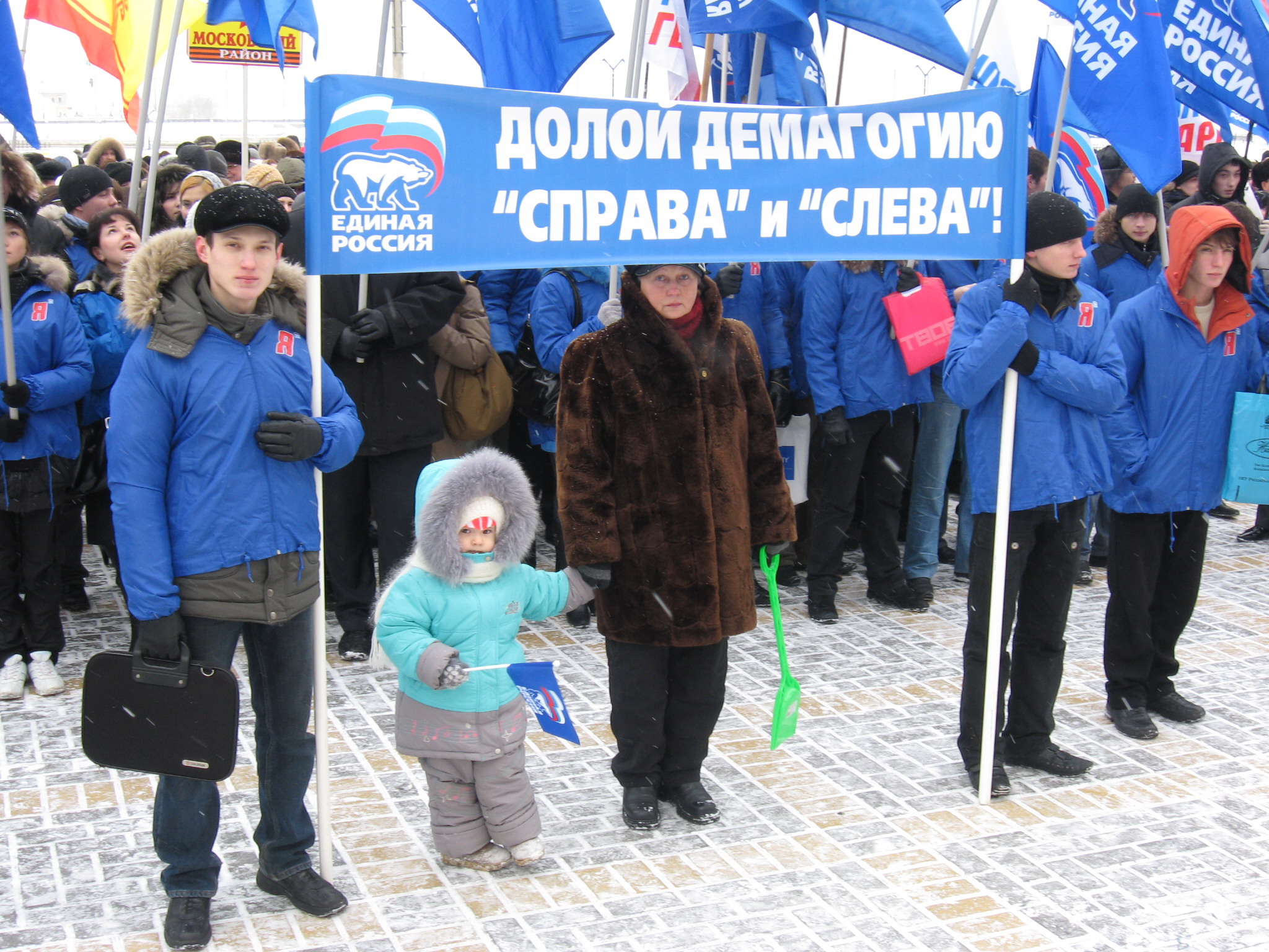 10:20 В г. Чебоксары прошел митинг по поддержке антикризисных мер руководства России и Чувашии  