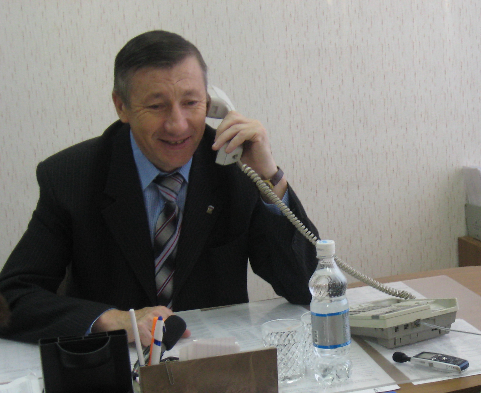 16:38 По телефону «Прямой линии» глава администрации Московского района Вениамин Петров ответил на вопросы горожан