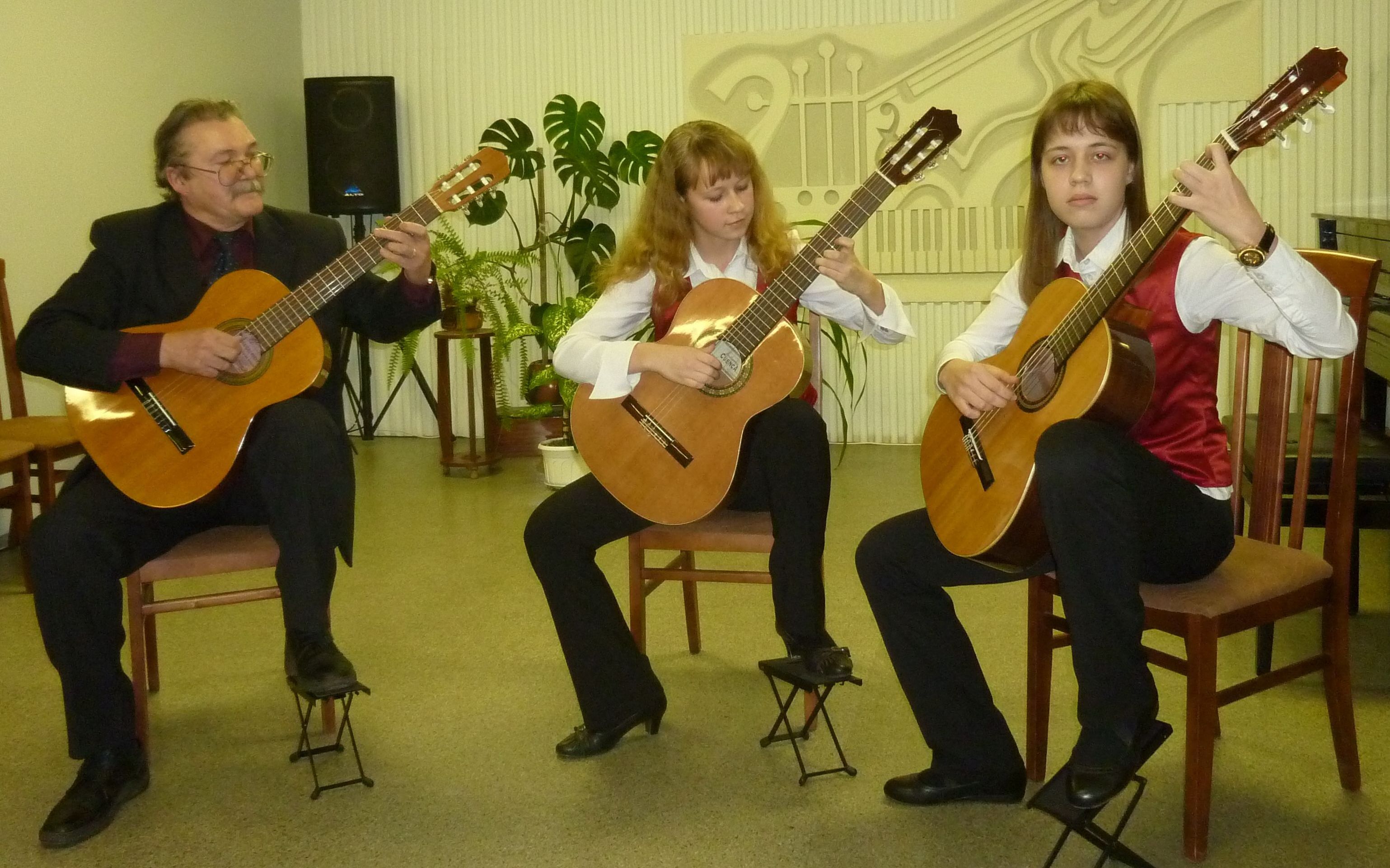 Сегодня Чебоксарская детская музыкальная школа № 4 стала центром гитарной музыки