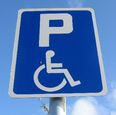 Стоянки должны быть обустроены парковочными местами для инвалидов