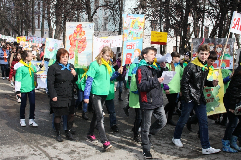 17:25 В преддверии Дня Земли Молодёжная экологическая дружина Чувашской Республики провела красочное шествие «Марш парков»