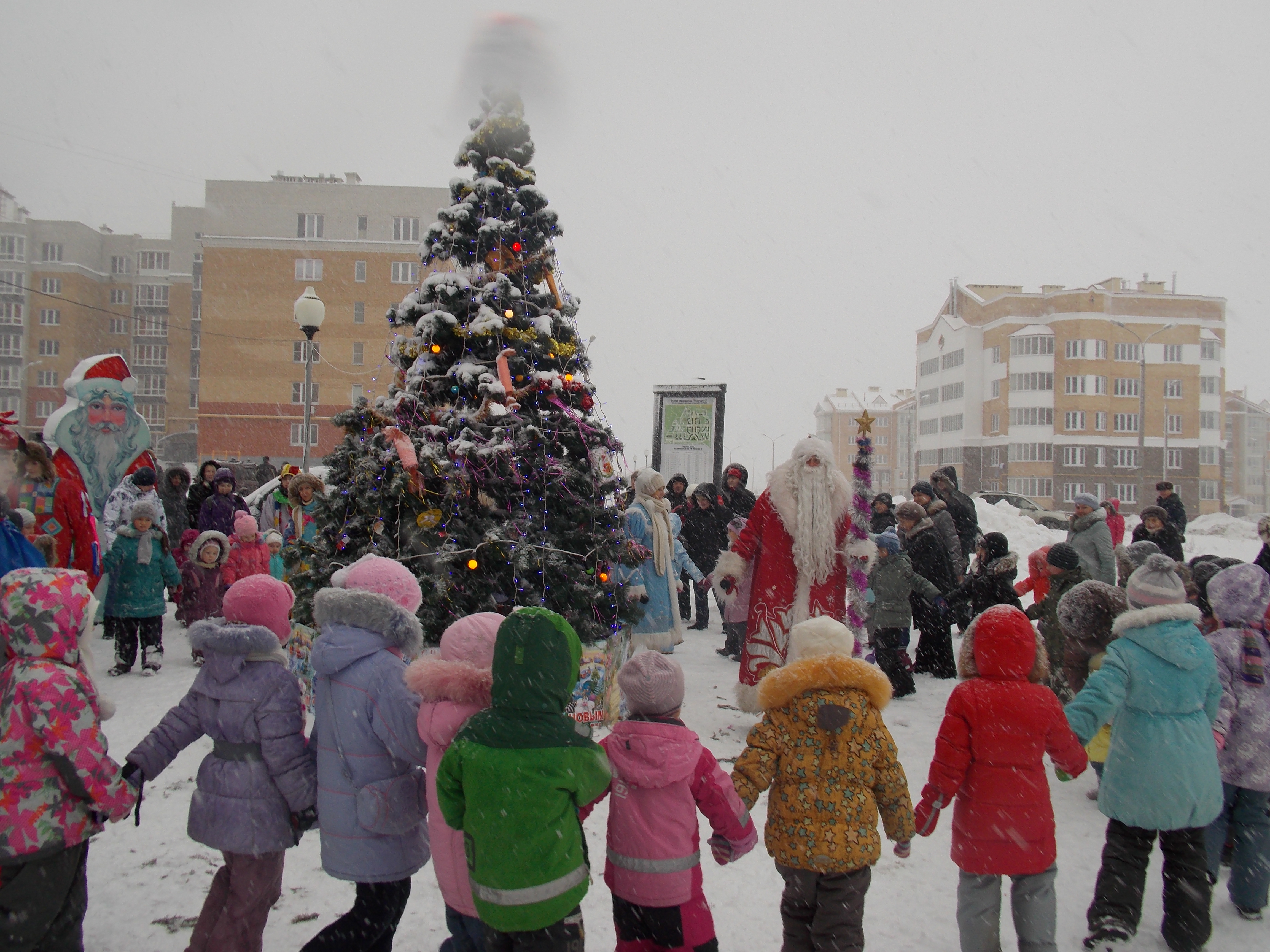 В микрорайоне «Волжский-3» состоялся новогодний праздник «Зимняя сказка»