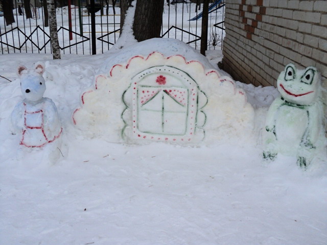 В рамках ежегодного конкурса зимних участков в Московском районе появился снежный городок