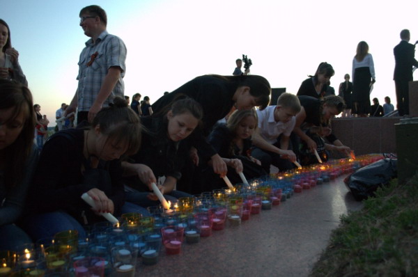 В Чебоксарах прошла патриотическая акция «Свеча памяти», приуроченная Дню памяти и скорби