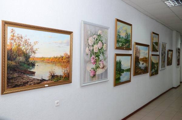 В Чебоксарском кооперативном институте открыта выставка произведений члена Союза художников России Сергея Разуткина
