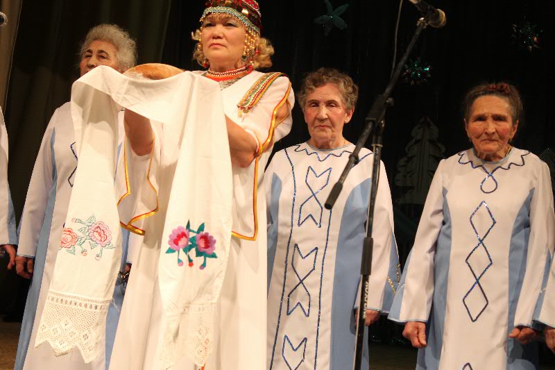 Во Дворце культуры «Салют» прошел концерт ансамбля народной песни «Туслах» из города Ядрин