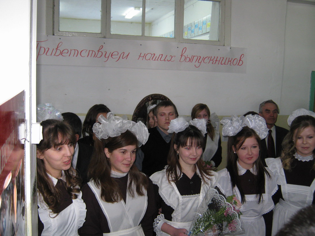 14.30 В МОУ «Тарханская СОШ»  состоялась традиционная встреча   выпускниками