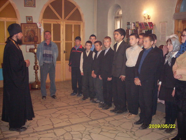Учащиеся Калининской школы -интерната побывали на экскурсии в церкви Покрова Божией Матери 