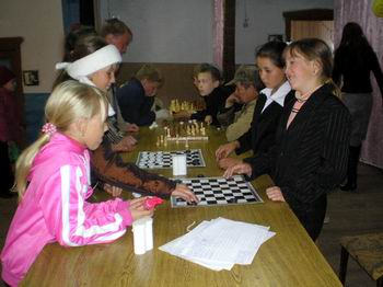 11:30_В Новочурашевском поселении прошел турнир среди молодежи по шашкам и шахматам