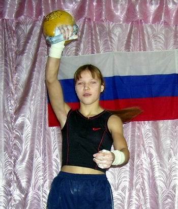14:00  Джанита Павлова завоевала золото на первенстве мира по гиревому спорту