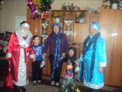 Дед Мороз и Снегурочка  побывали в гостях  дома у десятки детей
