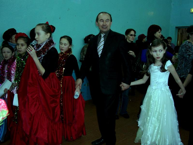 12:00 Елка главы Ибресинского района подарила детям радость и веселье