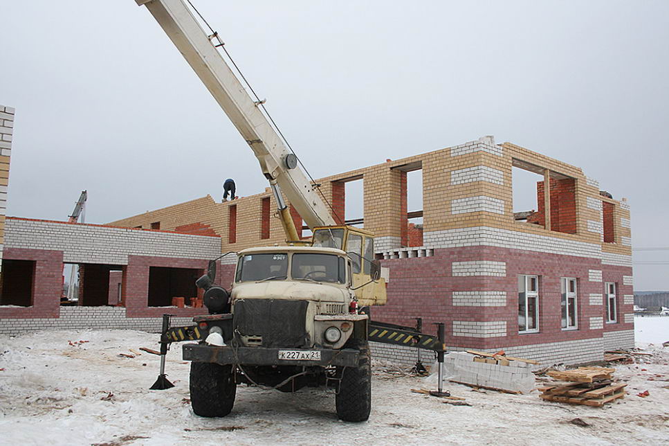 16:30 В п. Буинск Ибресинского района продолжается строительство детского сада на 68 мест