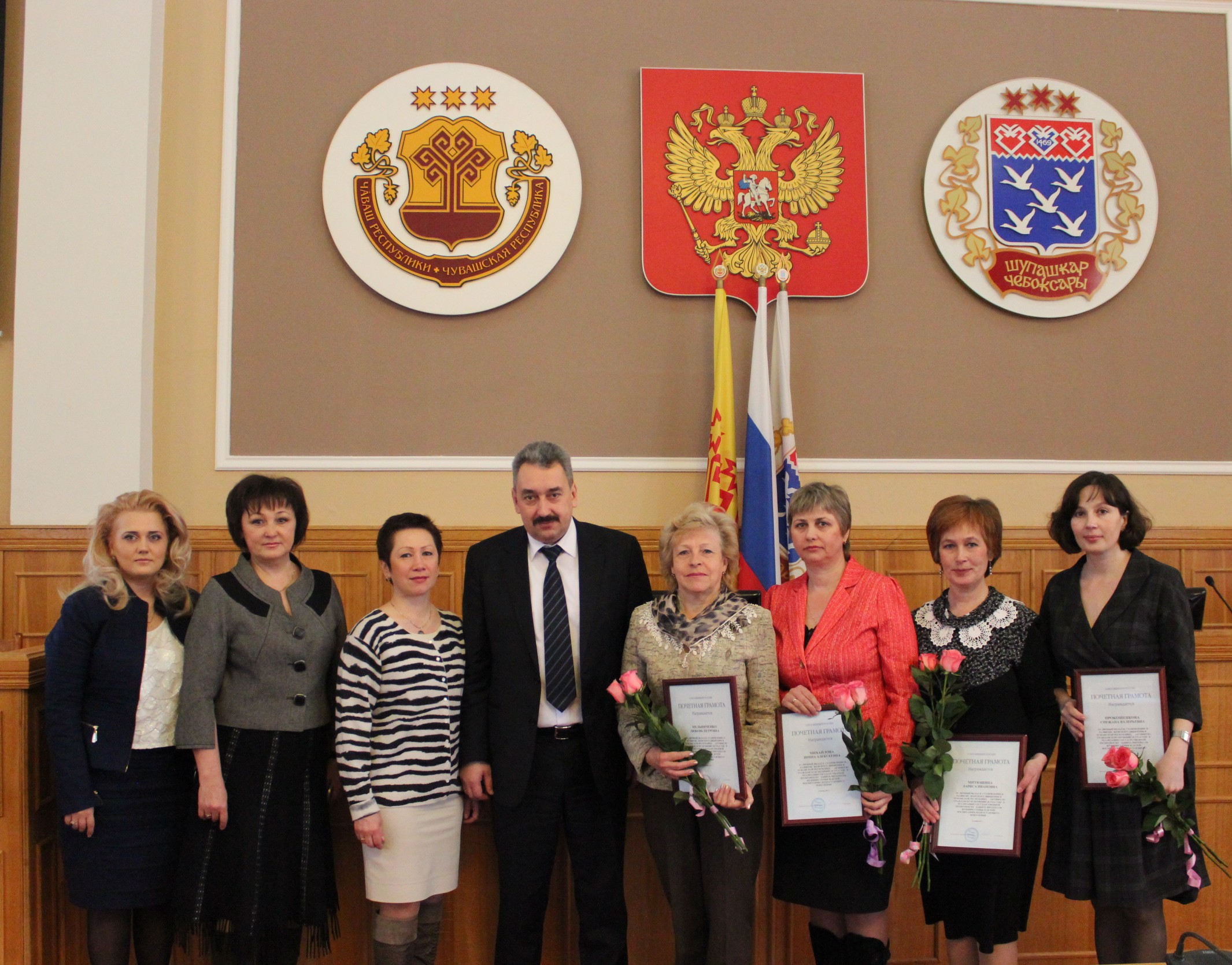 На еженедельной планерке в администрации г. Чебоксары вручены почетные грамоты Союза женщин России