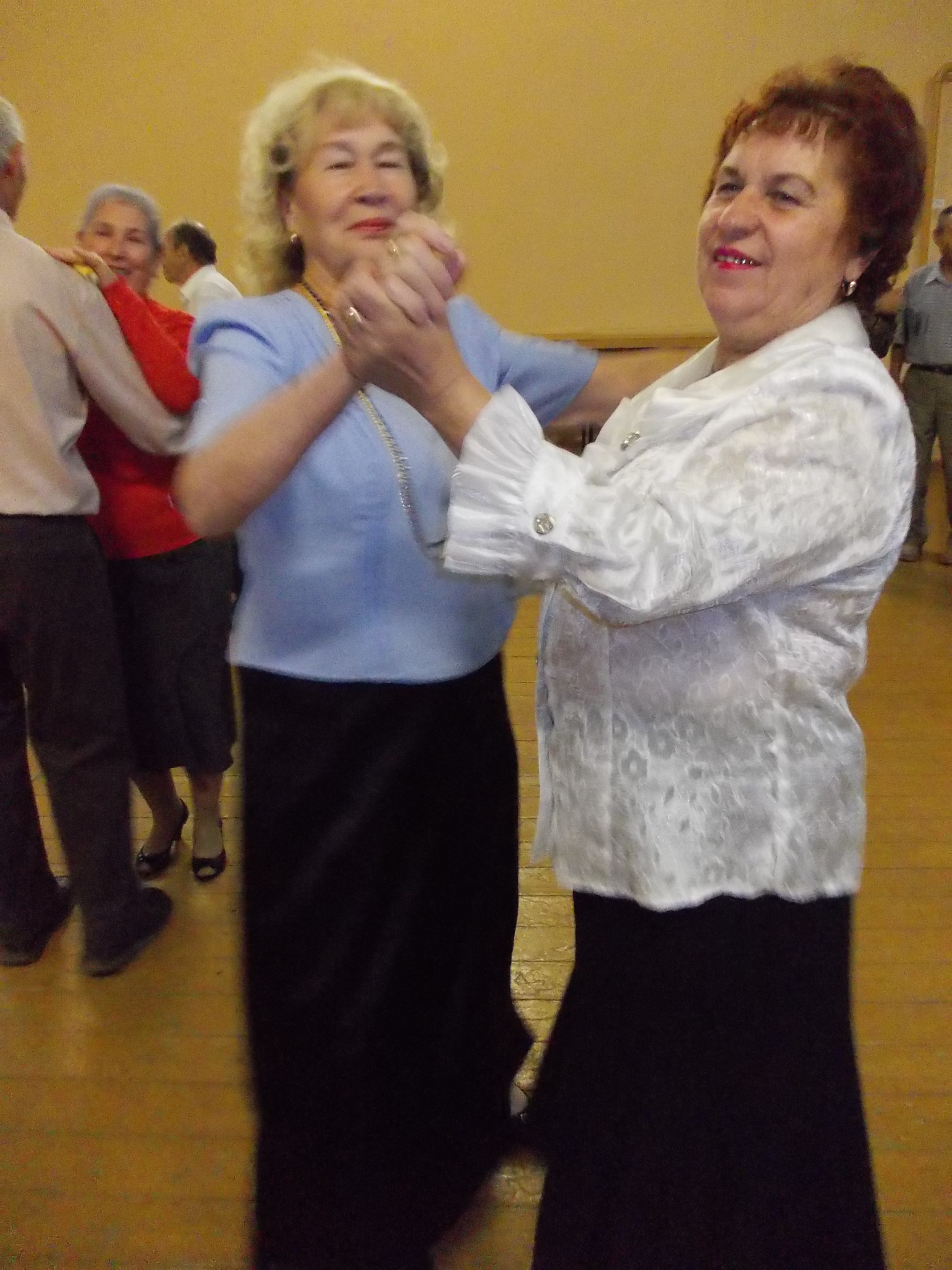 7 сентября 2012 года в доме культуры «Южный» прошло открытие танцевального ретро-клуба для пожилых
