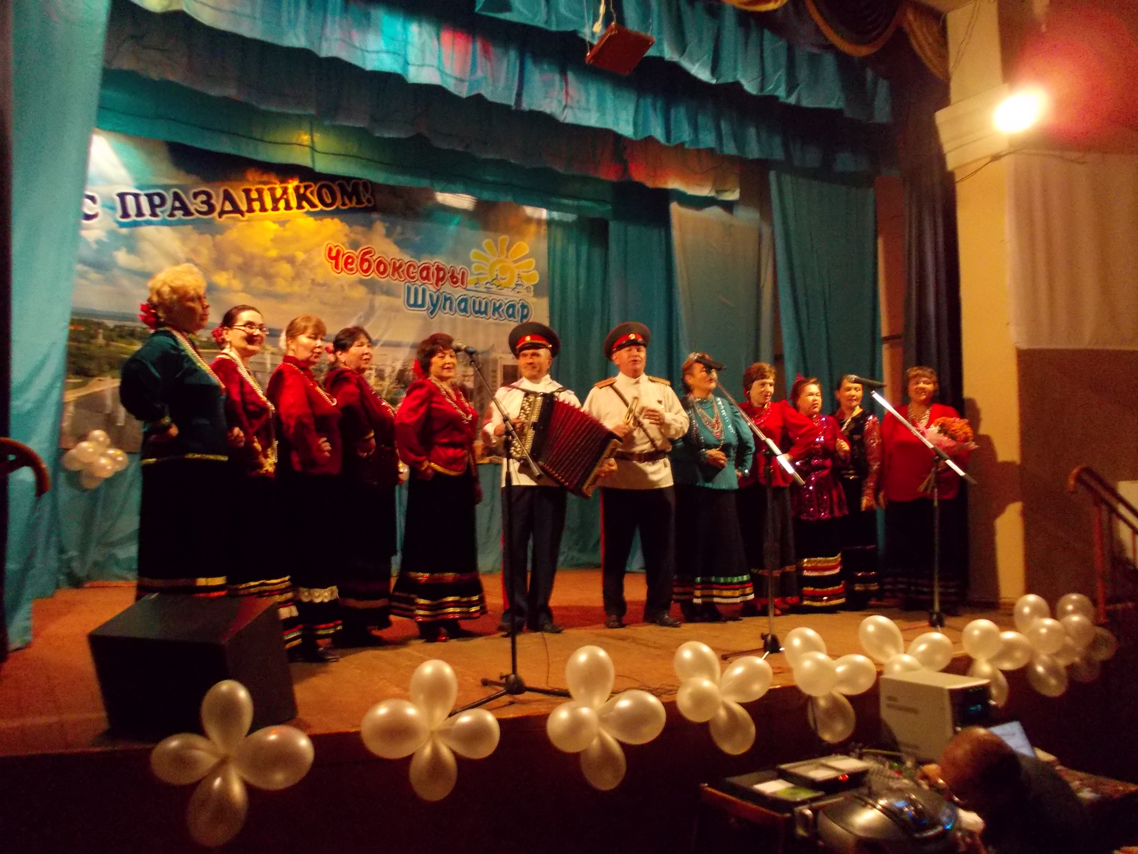 11 октября 2012г. в доме культуры «Южный» прошел концерт-поздравление коллективов Дворца культуры «Салют».