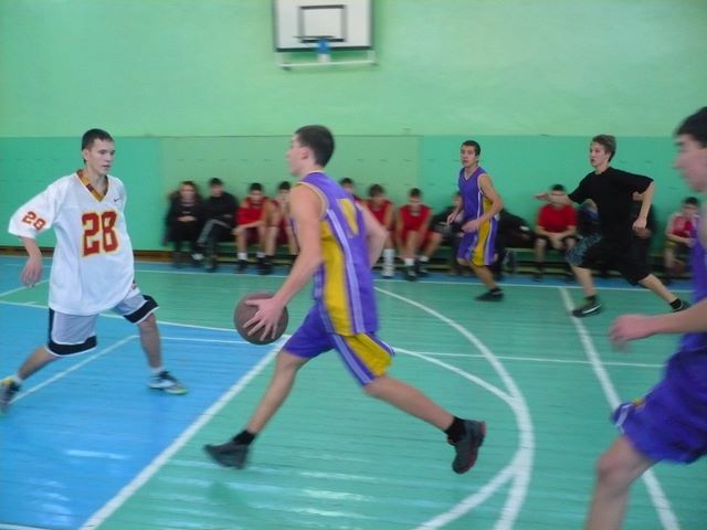 09:53 В поддержку республиканской акции «Молодежь за здоровый образ жизни» баскетболисты Калининского района столицы выбирают девиз «Спорт против наркотиков» 