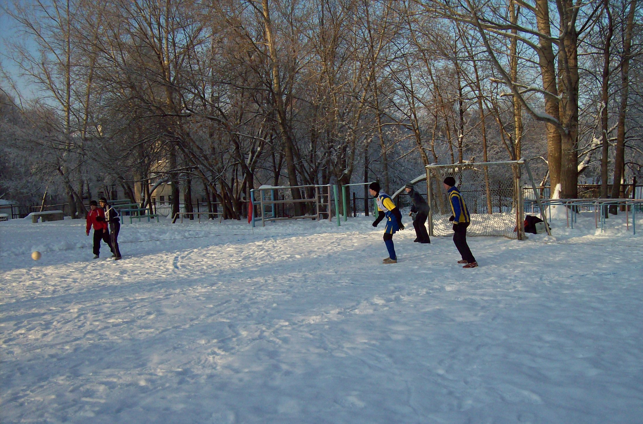 В рамках месячника оборонно-массовой и спортивной работы в Калининском районе г. Чебоксары прошел турнир по мини-футболу