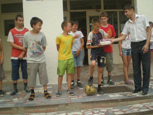 В рамках празднования Дня города и Дня физкультурника жители Калининского района г. Чебоксары демонстрируют спортивный азарт и волю к победе