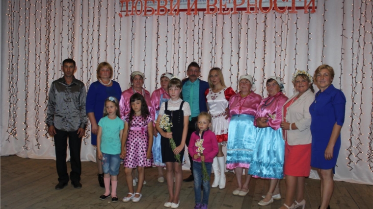 В Яншихово-Норвашском доме культуры, прошли праздничные мероприятия, посвященные Дню семьи, любви и верности.