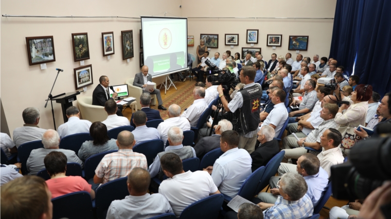 Глава Чувашии Михаил Игнатьев провел совещание по вопросам проведения сезонных полевых работ