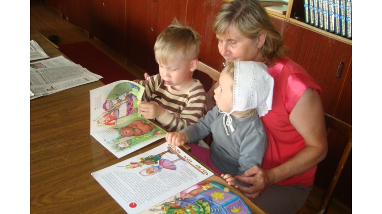 Маленькие читатели в Полевобуртасской сельской библиотеке